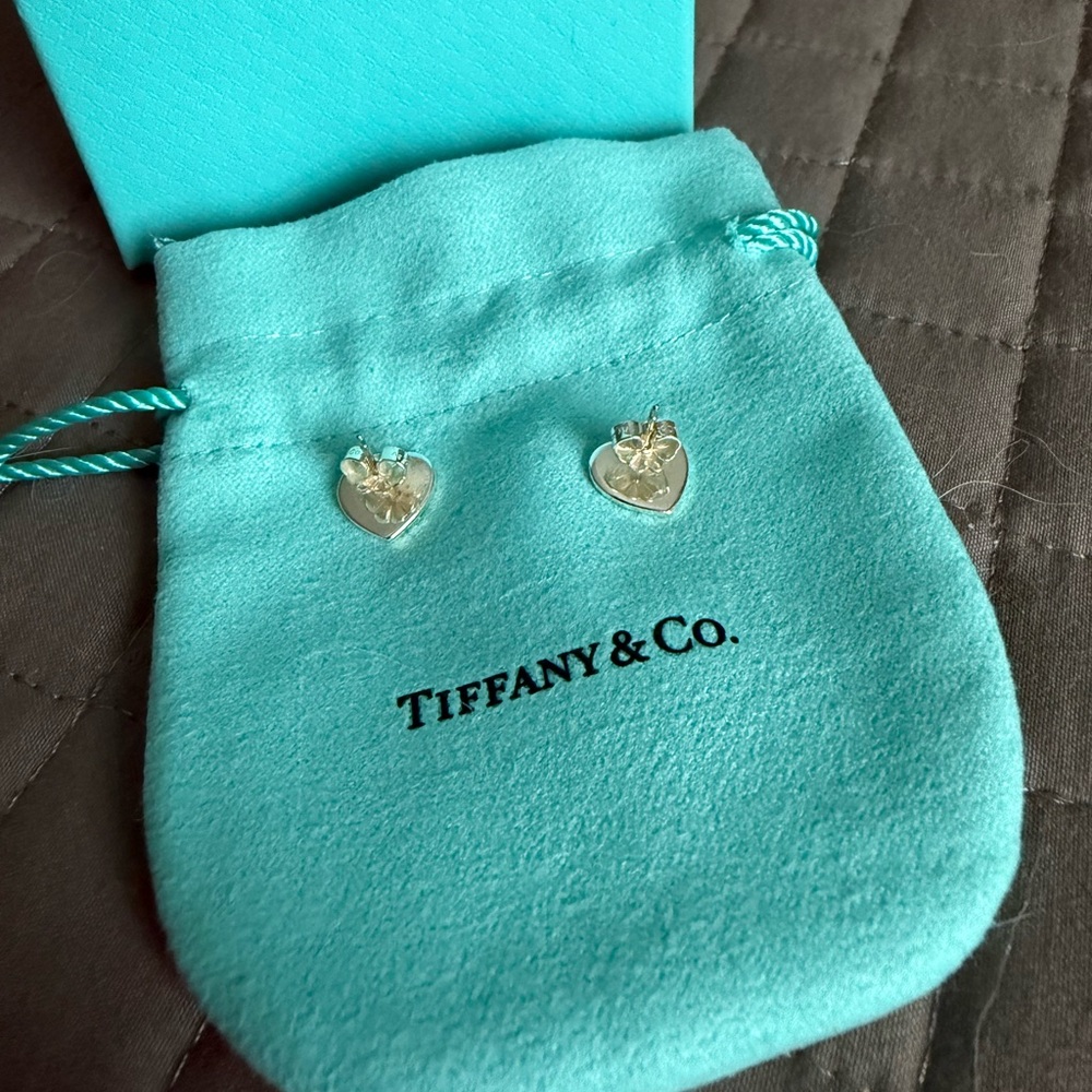 Tiffany & Co. Silver Heart Earrings - Picture 5 of 5